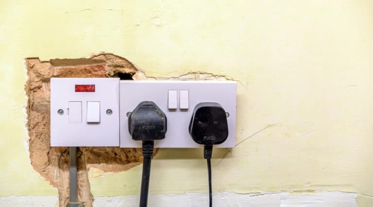 6 Signs Of a Bad Electrical Outlet and Ways to Fix